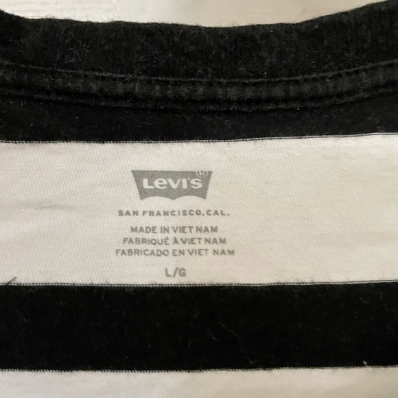 EUC Levi’s Crop T-Shirt - Picture 2 of 2